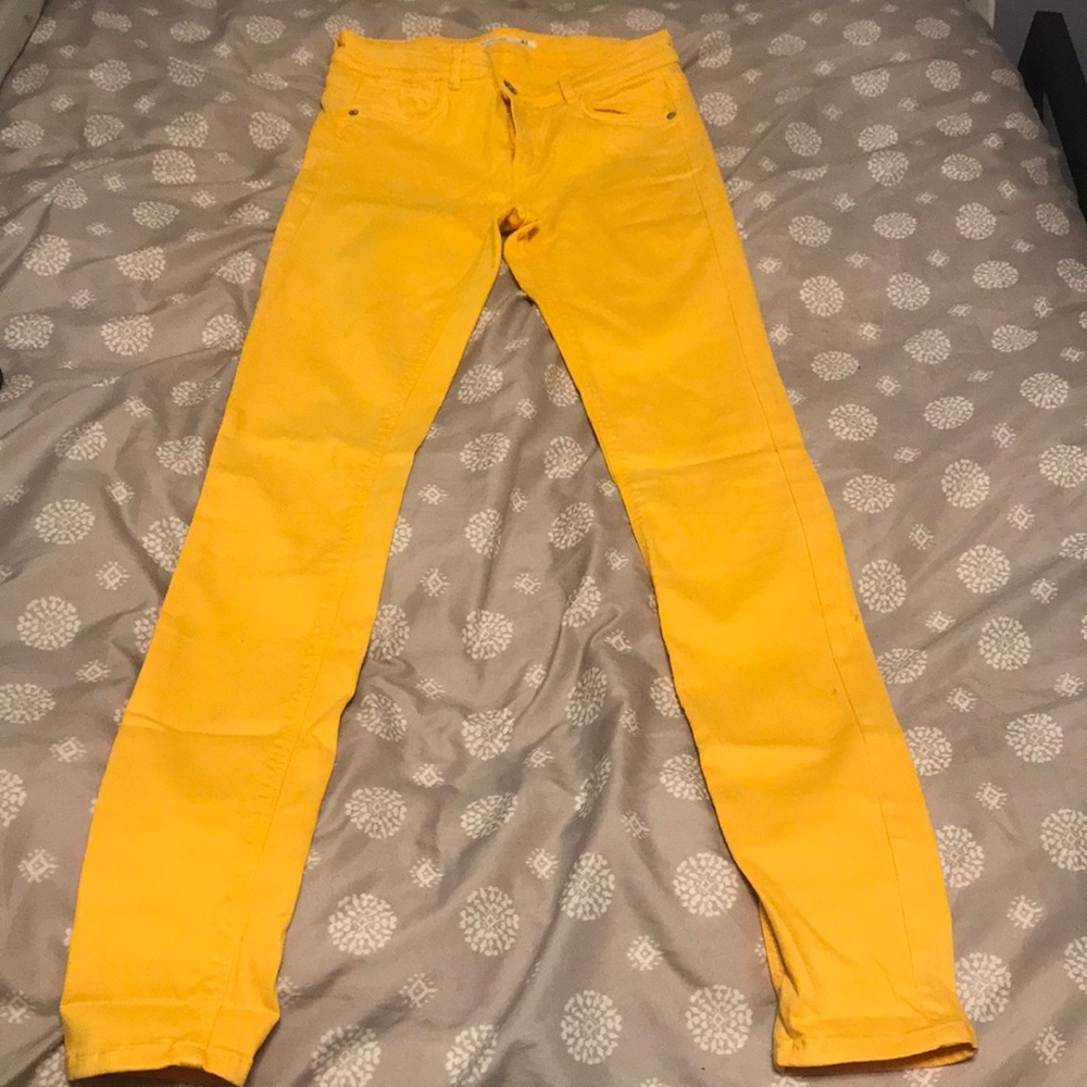 Yellow/ Mustard colored skinny jeans from Zara